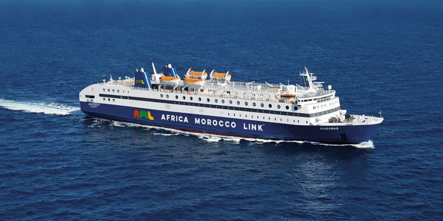 Na zdjęciu zbudowany w 1988 r. prom Diagoras, jeden z czterech statków kursujących w barwach Africa Morocco Link.