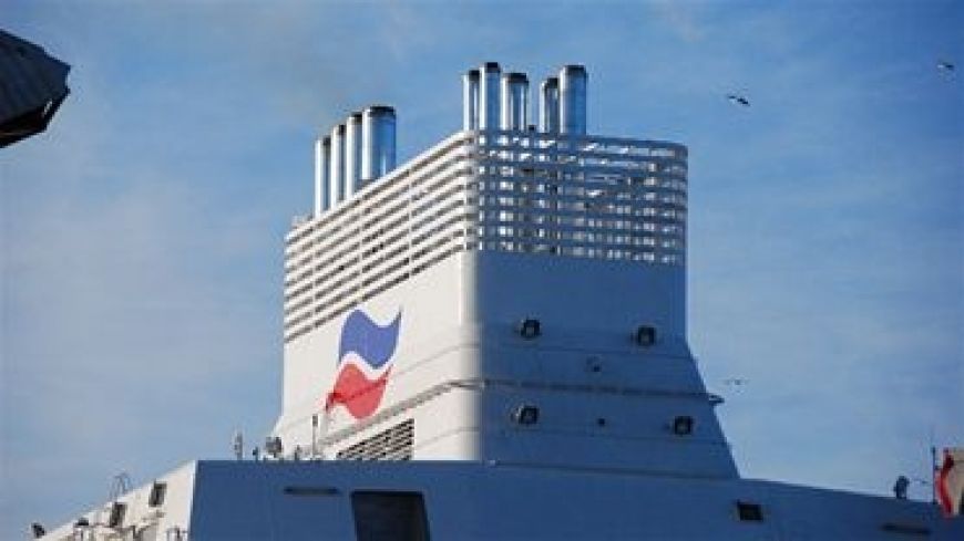 Na zdjęciu należący do Brittany Ferries prom Normandie, w którym zainstalowane zostały scrubbery ograniczajace poziom emisji związków siarki.