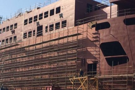 Tak z bliska wygląda budowa nowoczesnego promu dla Wightlink