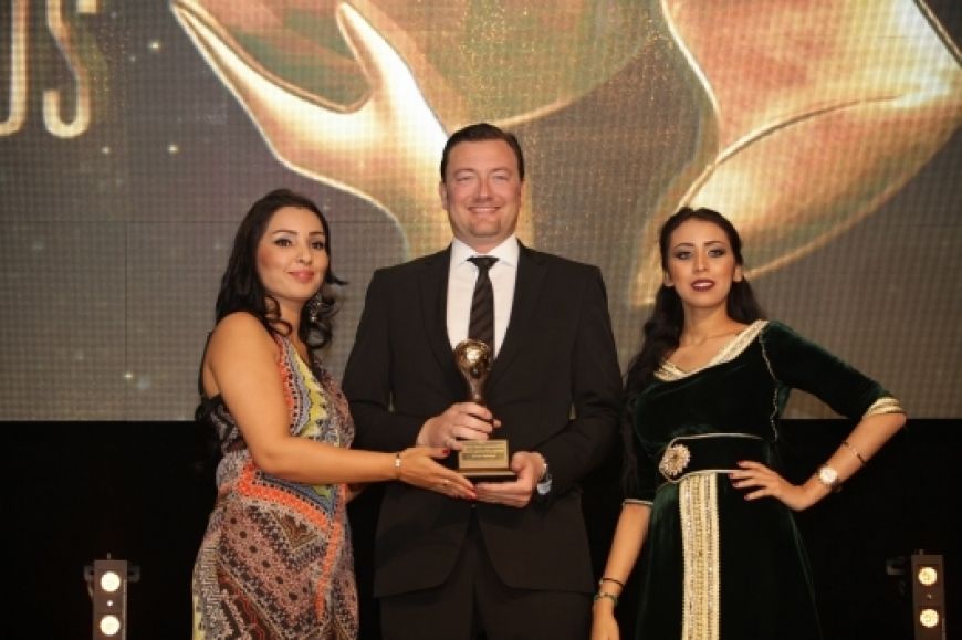Max Foster z DFDS odbiera nagrodę podczas tegorocznej gali World Travel Awards