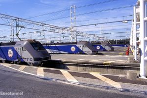 Poważne kłopoty podr&oacute;żujących tunelem pod kanałem La Manche. Operatorzy promowi spisali się na piątkę