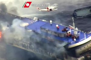 Wielki pożar na pokładzie promu Norman Atlantic. Akcja ratunkowa wciąż trwa