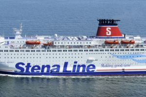 Dym na promie Stena Line wchodzącym do portu w Gdyni