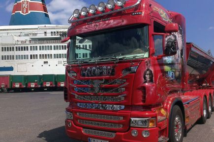 Polferries: ze Szwecji przypłyneły tuningowane ciążarówki. ZDJĘCIA
