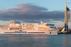 Brittany Ferries: Podr&oacute;żując do Francji, zatankujcie samoch&oacute;d do pełna