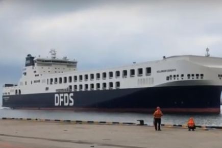Nowy prom DFDS w drodze do Europy. Tak gigant prezentuje się w akcji