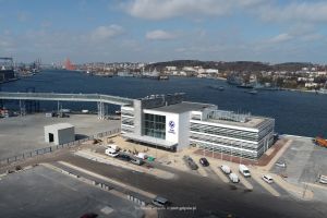 Przegląd promowy 3/2022, a w nim m.in. o wydłużającym się momencie uruchomienia nowego terminalu w Gdyni