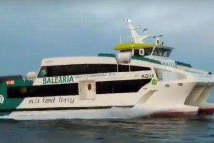 Pierwszy z ekologicznych promów Balearia już w rękach armatora. Tak nowy nabytek prezentuje się w akcji