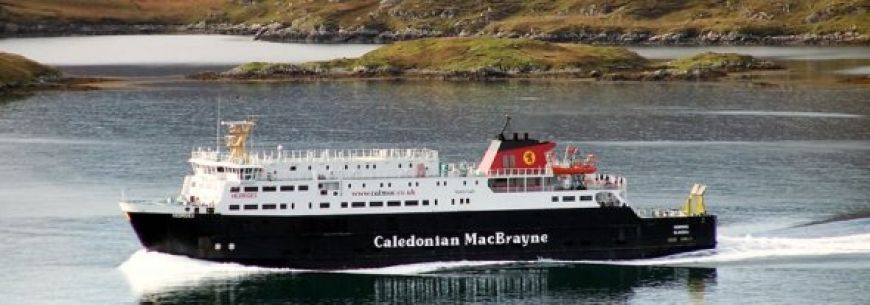 Na zdjęciu zbudowana w 2000 r. jednostka MV Hebrides, która obsługuje połączenia CalMac Ferries