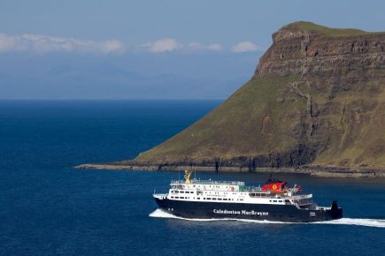 Kolizja promu należącego do CalMac Ferries
